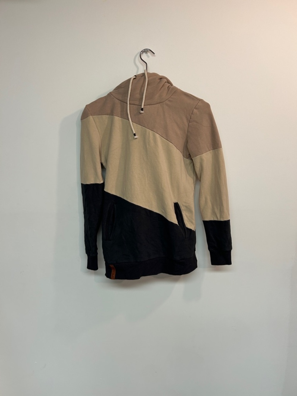 AMPERSAND AVE Colorblock Hoodie in Tan, Cream & Black